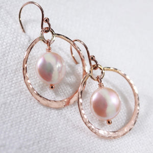Pink coin pearl Hammered Hoop Earrings in 14 kt Rose Gold Filled
