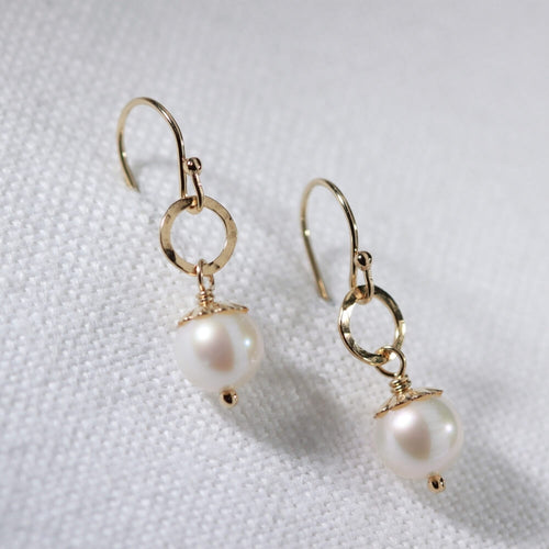 Freshwater Petit Pearl and hammered circle Earrings in 14 kt Gold Filled