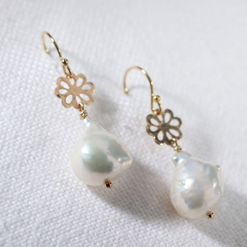 Baroque Pearl and hammered flower Earrings in 14 kt Gold Filled