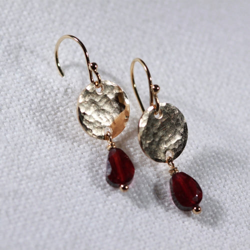Garnet and Hammered disc Earrings in 14 kt Gold Filled