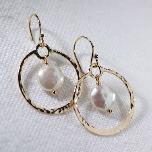 Freshwater Coin Pearl Hammered Hoop Earrings in 14kt gold filled