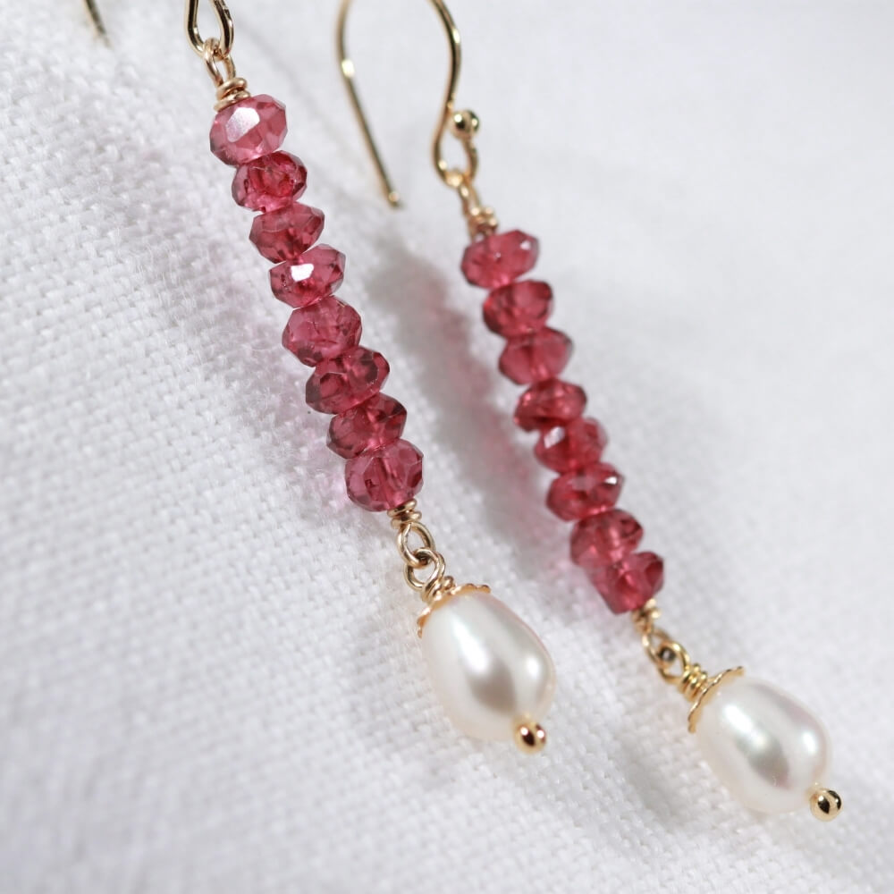 Garnet and pearl Earrings in 14 kt Gold Filled