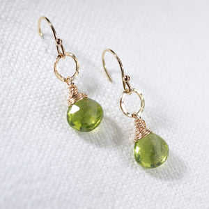 Peridot and hammered circle Earrings in 14 kt Gold Filled