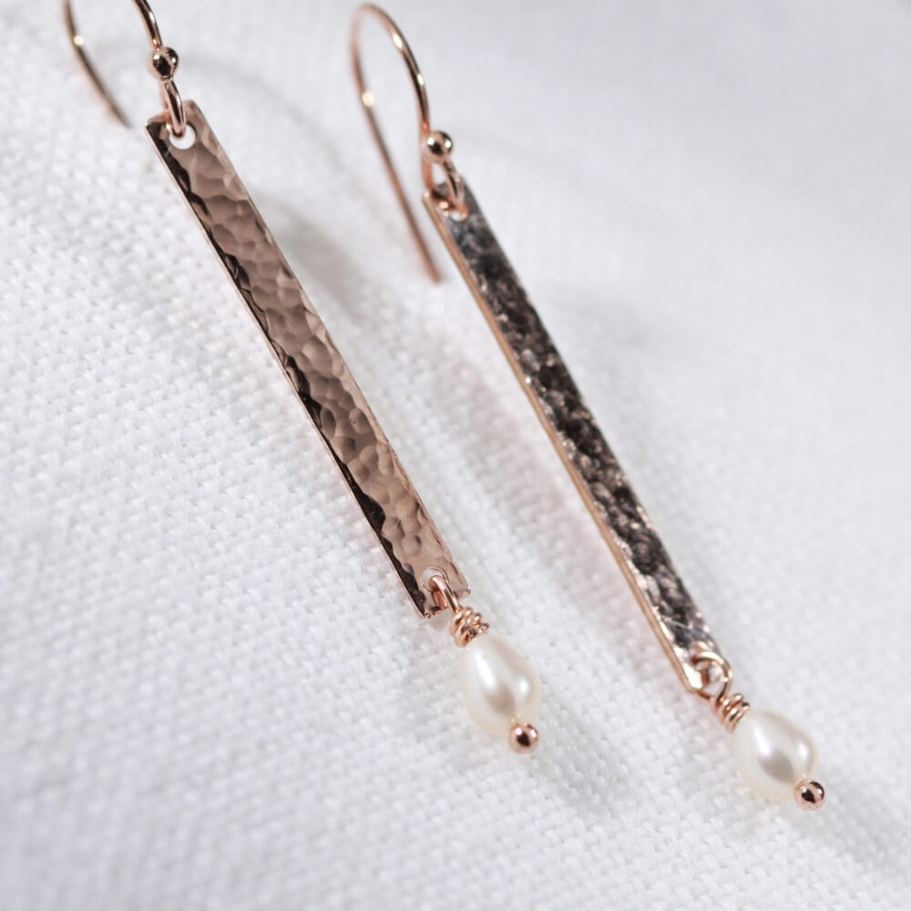 Freshwater pearl and Hammered bar earrings in 14kt rose gold filled