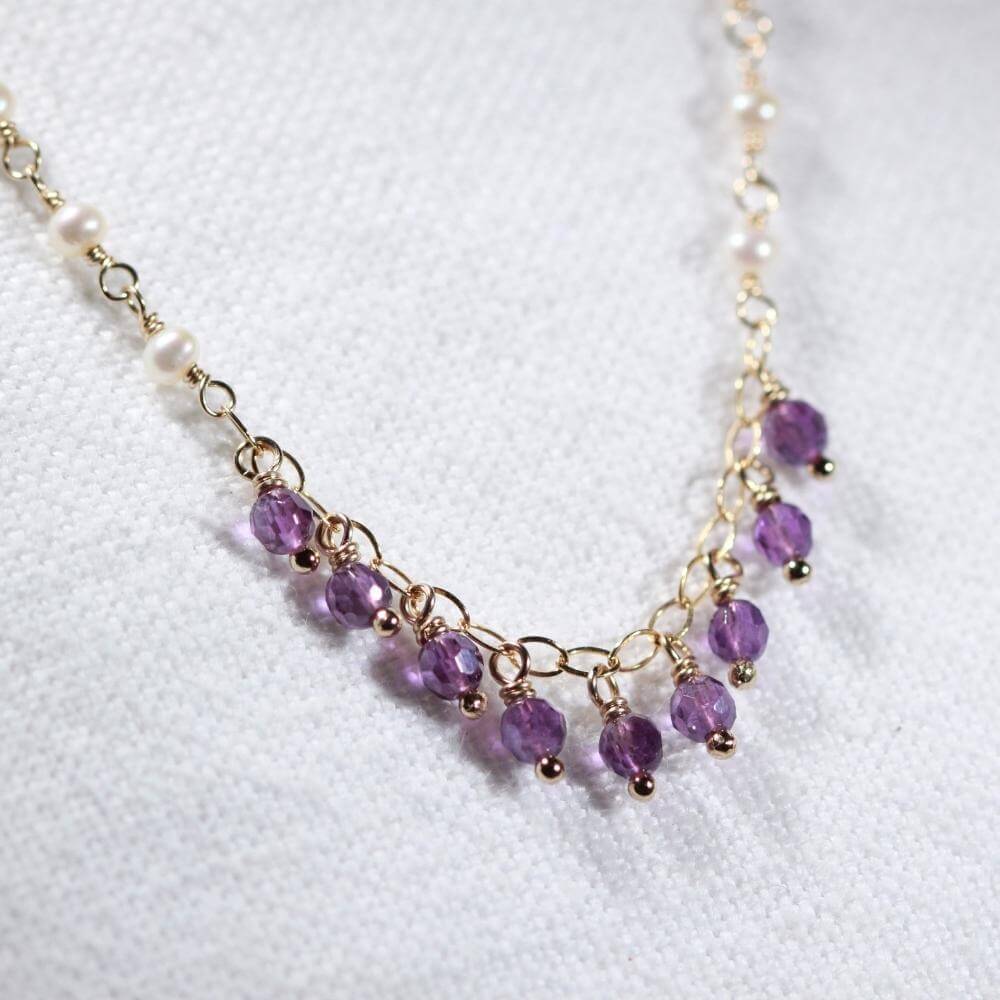 Amethyst and pearl charm necklace in 14 kt Gold-Filled