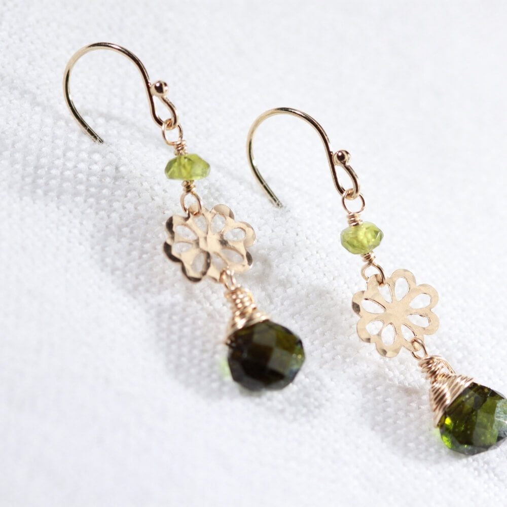 Tourmaline, Green gemstone and hammered flower Earrings in 14 kt Gold Filled