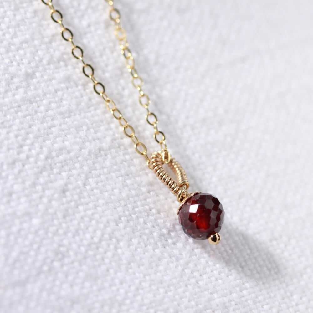 Garnet gemstone pendant Necklace in 14 kt Gold-Filled
