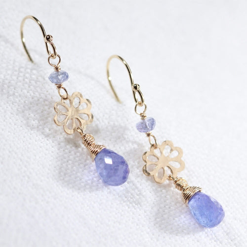 Tanzanite briolette gemstone and hammered flower Earrings in 14 kt Gold Filled