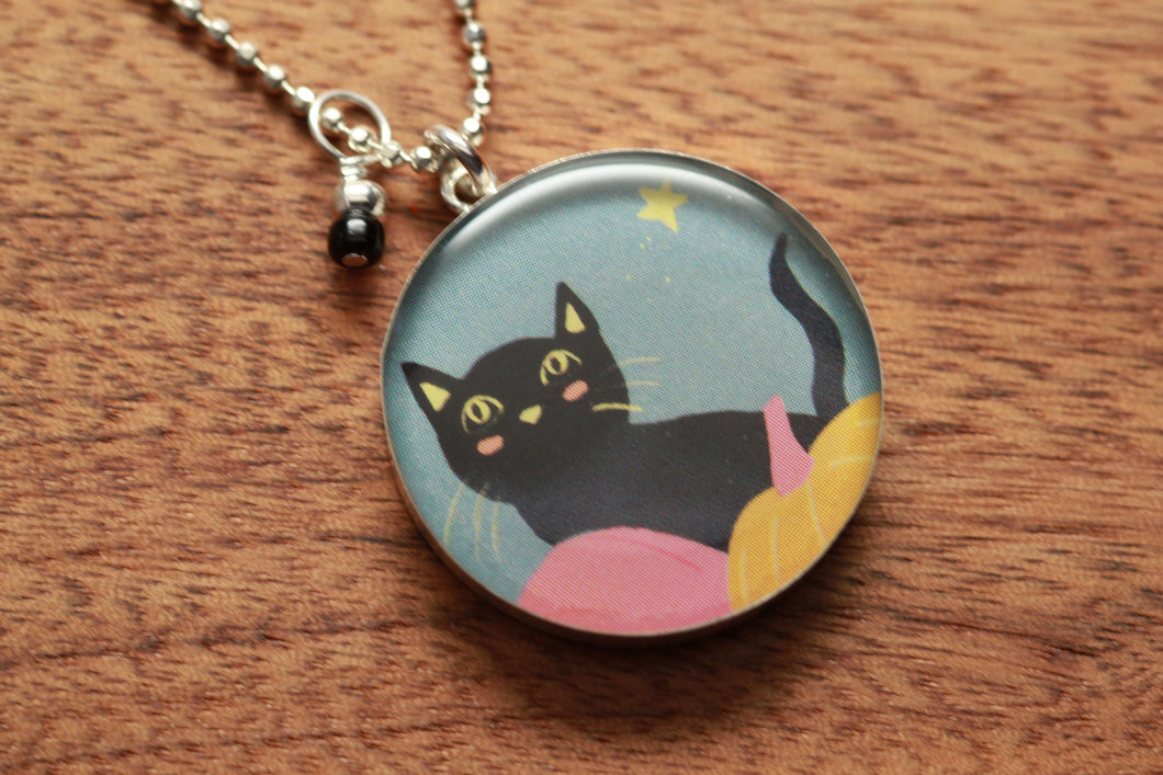 Day & Night Hugging Cats Necklace – Glitter Punk